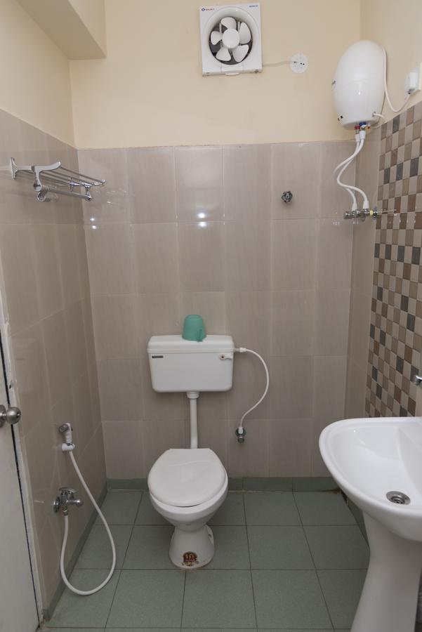 Rajhans Hotel & Resort Phalta Room photo
