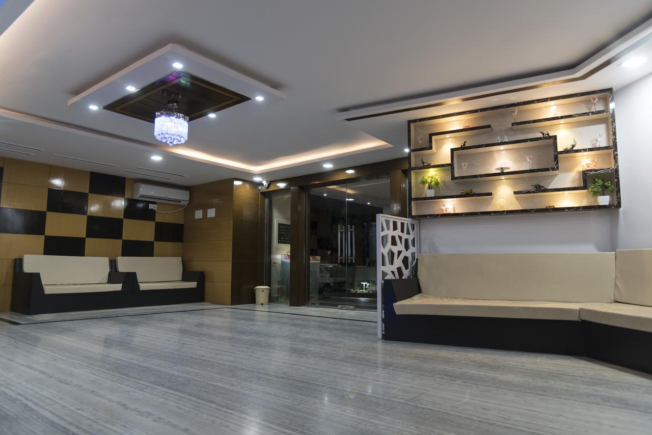 Rajhans Hotel & Resort Phalta Room photo