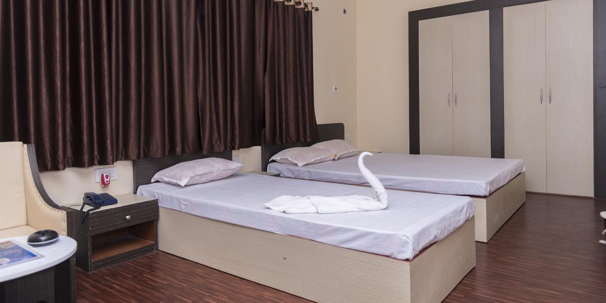 Rajhans Hotel & Resort Phalta Exterior photo