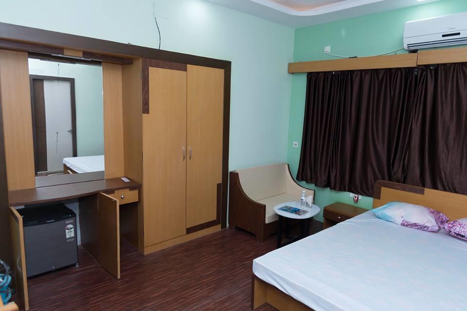 Rajhans Hotel & Resort Phalta Exterior photo