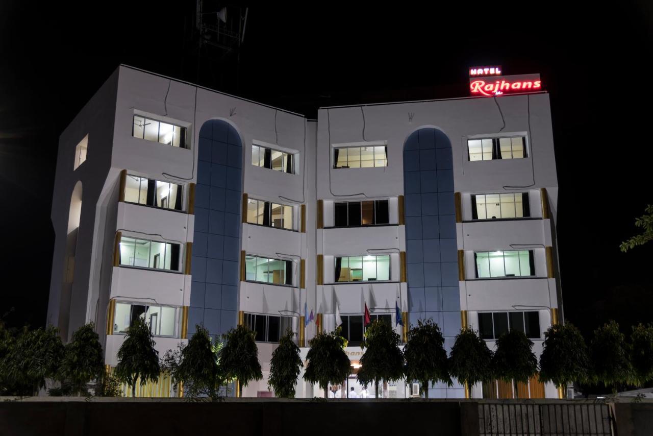 Rajhans Hotel & Resort Phalta Room photo
